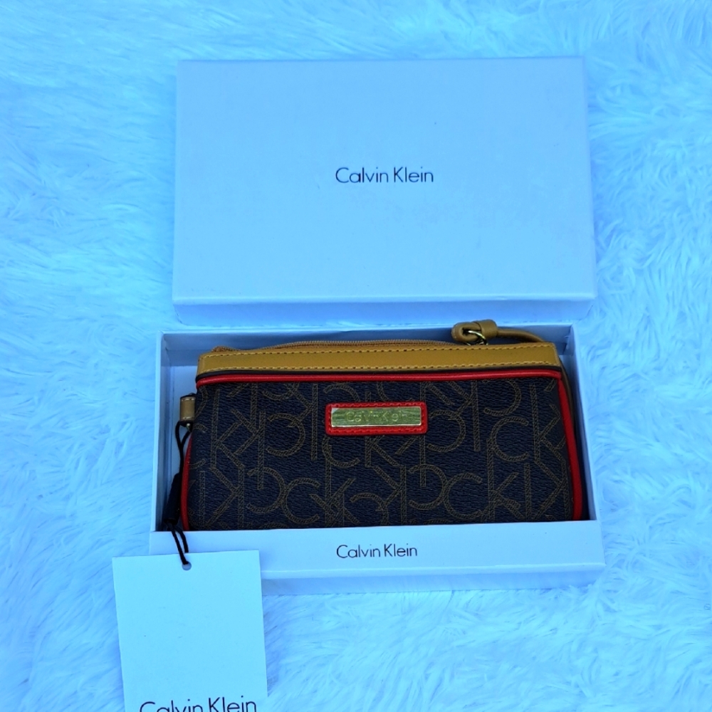 Calvin Klein Brown / Trim Wristlet New In Gift Box